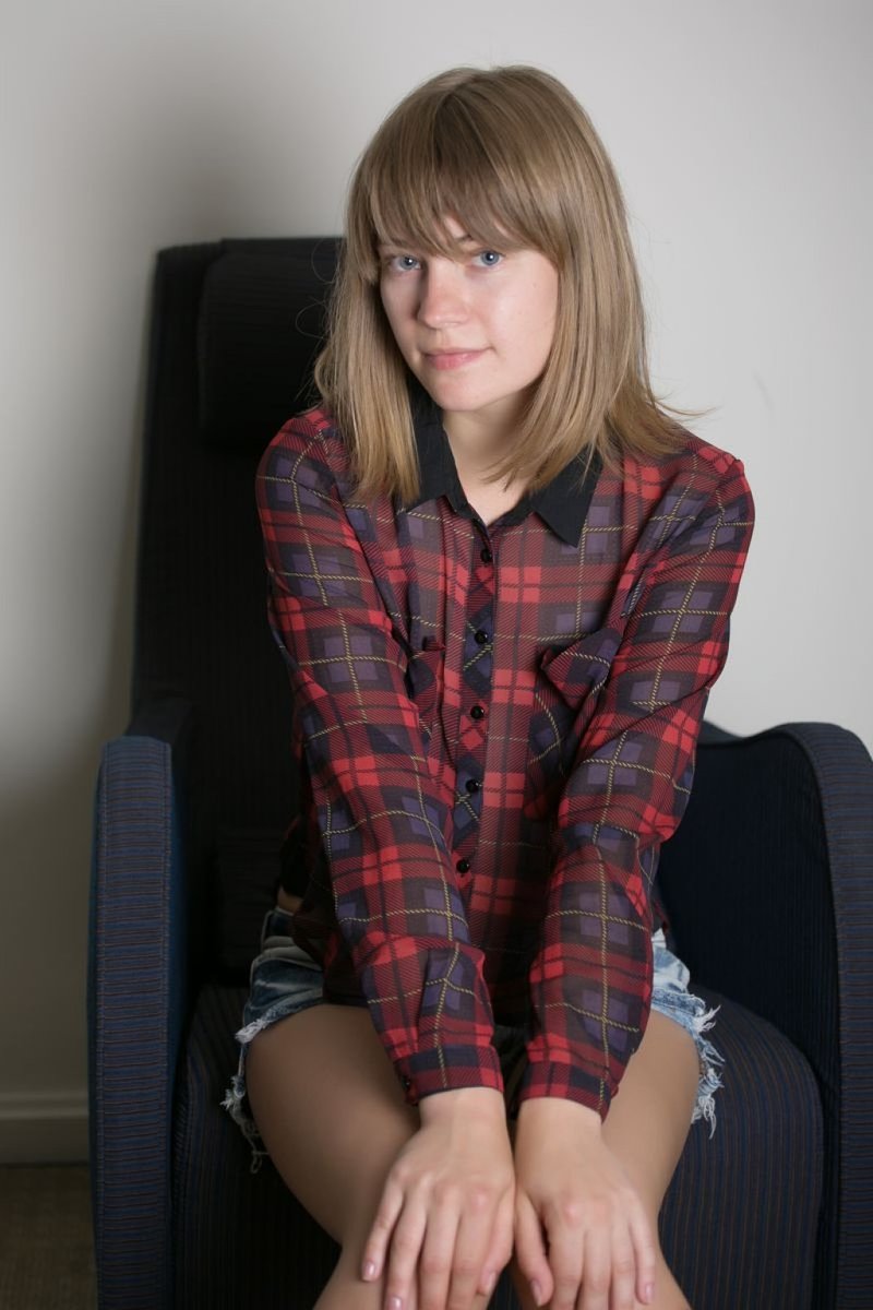 Симона, 25